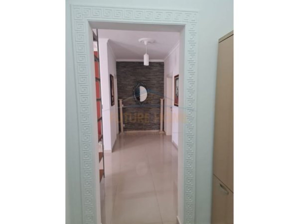 Tirane, jepet me qera apartament 2+1+Ballkon Kati 2, 127 m² 800 € (Kopshti Botanik)