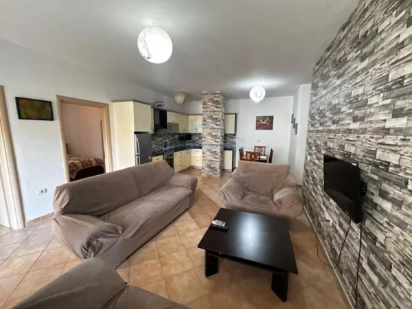 Tirane, jepet me qera apartament 2+1+Ballkon Kati 2, 110 m² 600 € (Kopshti Botanik)