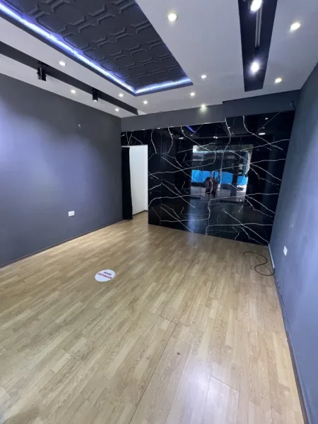 Tirane, jepet me qera ambjent biznesi Kati 0, 26 m² 350 € (Rruga Hoxha Tahsim)