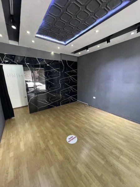Tirane, jepet me qera ambjent biznesi Kati 0, 26 m² 350 € (Rruga Hoxha Tahsim)