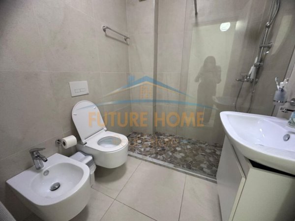 Tirane, jepet me qera apartament 2+1+Ballkon Kati 3, 60 m² 450 € (IUnaza e Re)