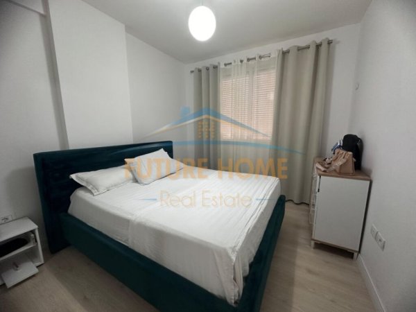 Tirane, jepet me qera apartament 2+1+Ballkon Kati 3, 60 m² 450 € (IUnaza e Re)
