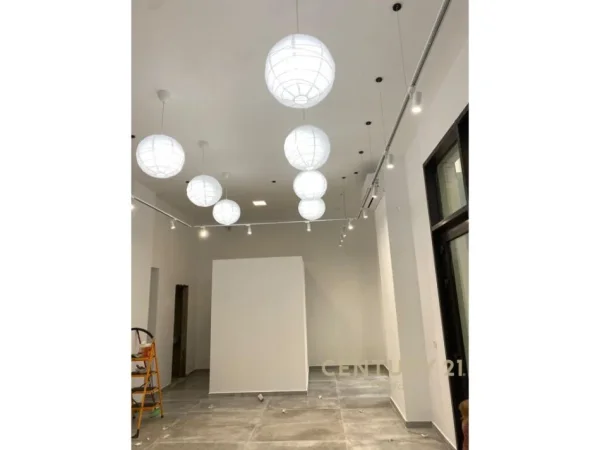 Tirane, jepet me qera dyqan Kati 0, 53 m² 650 € (Rruga e Kosovarëve)