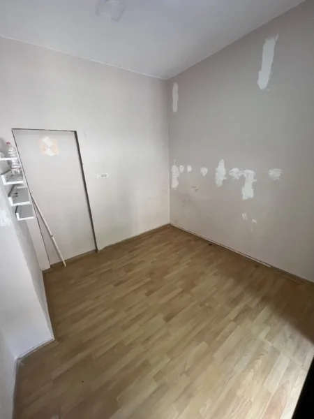 Tirane, jepet me qera ambjent biznesi Kati 0, 10 m² 200 € (Rruga e Dibres)