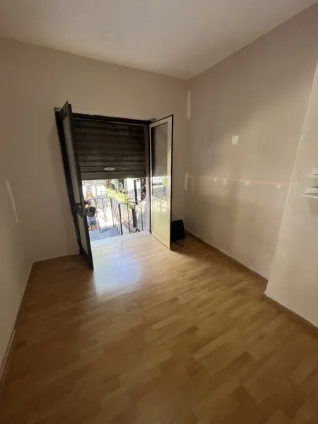 Tirane, jepet me qera ambjent biznesi Kati 0, 10 m² 200 € (Rruga e Dibres)