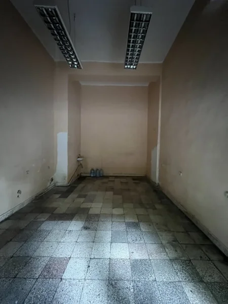 Tirane, jepet me qera ambjent biznesi Kati 0, 20 m² 350 € (Rruga Hoxha Tahsim)