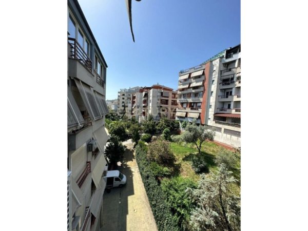 Tirane, jepet me qera apartament 2+1 Kati 4, 105 m² 850 € (liqen thate)