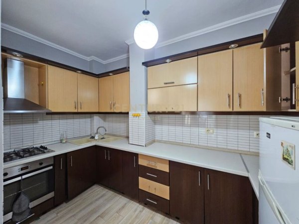 Tirane, shitet apartament 1+1 Kati 1, 64 m² (fresk)