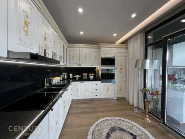 Tirane, shes apartament 3+1+2+verande , 224 m² 515.000 € (Qendra Tregtare TEG)