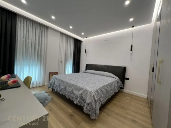 Tirane, shes apartament 3+1+2+verande , 224 m² 515.000 € (Qendra Tregtare TEG)