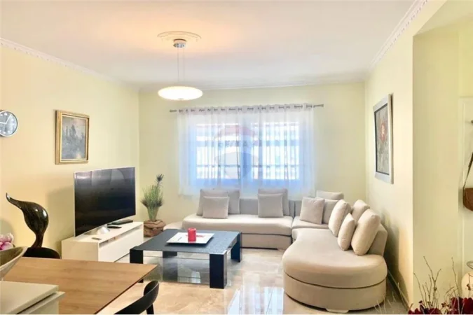 Tirane, jepet me qera apartament 2+1+Ballkon Kati 6, 70 m² 600 € (rruga e kavajes ish parku)