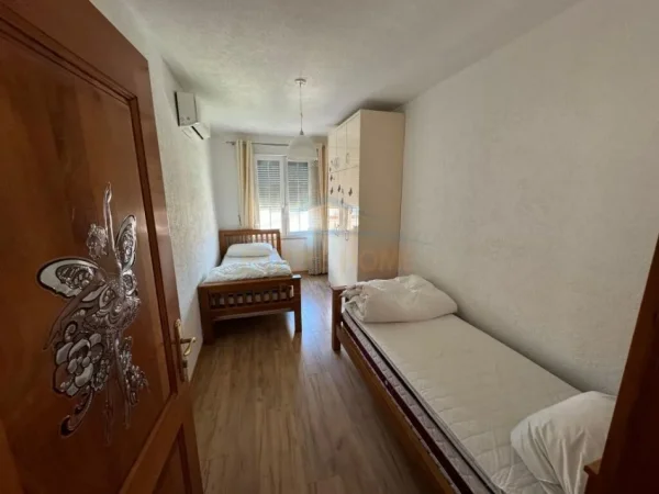 Tirane, jepet me qera apartament 2+1 Kati 3, 95 m² 420 € (5 Maji)