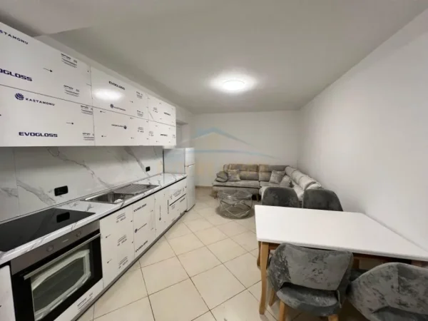 Tirane, jepet me qera apartament 2+1 Kati 1, 73 m² 600 € (Garda)