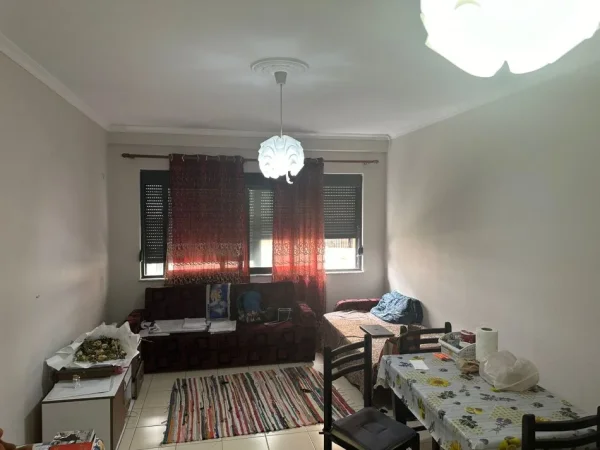 Tirane, jepet me qera apartament 1+1 Kati 3, 50 m² 50 € (Rruga Teodor Keko)