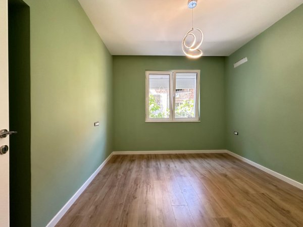 Tirane, shitet apartament 2+1+Ballkon Kati 1, 77 m² 140.000 €