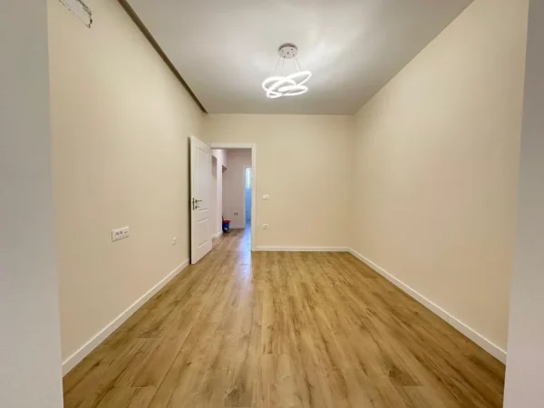 Tirane, shitet apartament 2+1+Ballkon Kati 1, 77 m² 140.000 €