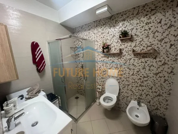 Tirane, jepet me qera apartament 2+1 Kati 5, 150 m² 750 € (Shallvaret)