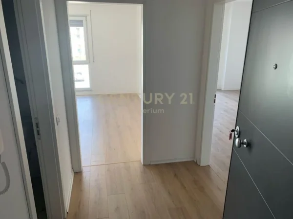 Tirane, shitet apartament 1+1 Kati 1, 73 m² 101.780 € (Unaza e Re Astir)