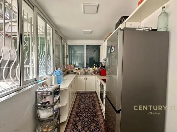 Tirane, shitet apartament 2+1+Aneks+Ballkon Kati 1, 164 m² 170.000 € (kodra e diellit)