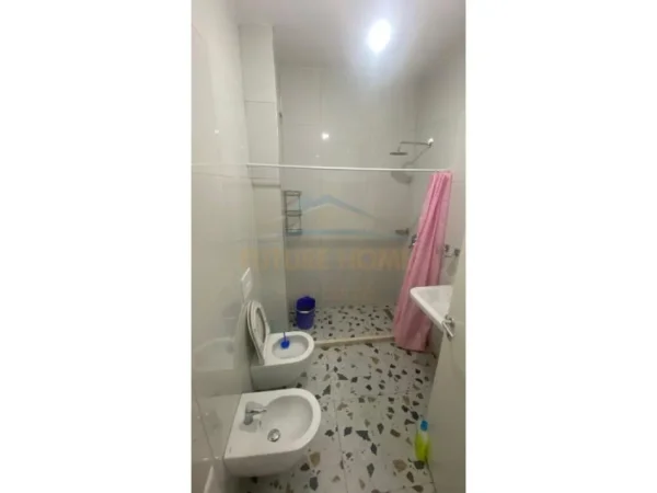 Tirane, jepet me qera apartament 2+1 Kati 5, 68 m² 400 € (Ali Demi)