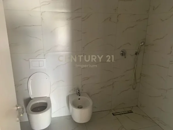 Tirane, shitet apartament 2+1 Kati 5, 80 m² 124.000 € (Unaza e re Astir)