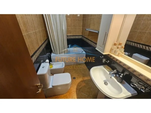Tirane, jepet me qera apartament 2+1 , 89 m² 700 € (Myslym Shyri)