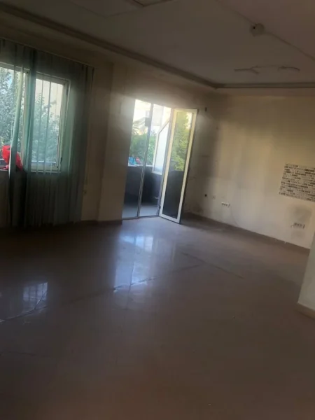 Tirane, jepet me qera ambjent biznesi Kati 2, 70 m² 600 € (ZOGU I ZI)