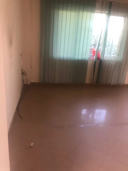 Tirane, jepet me qera ambjent biznesi Kati 2, 70 m² 600 € (ZOGU I ZI)
