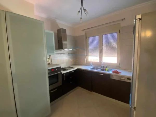 Tirane, jepet me qera apartament 2+1 Kati 6, 109 m² 750 € (Pazari i Ri)