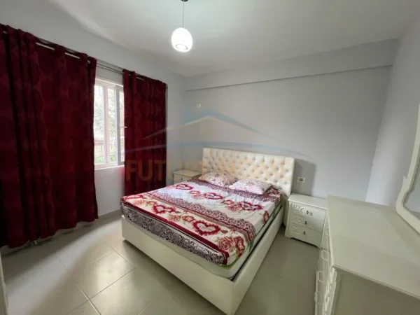 Tirane, jepet me qera apartament 2+1 Kati 3, 89 m² 450 € (Kopshti Botanik)