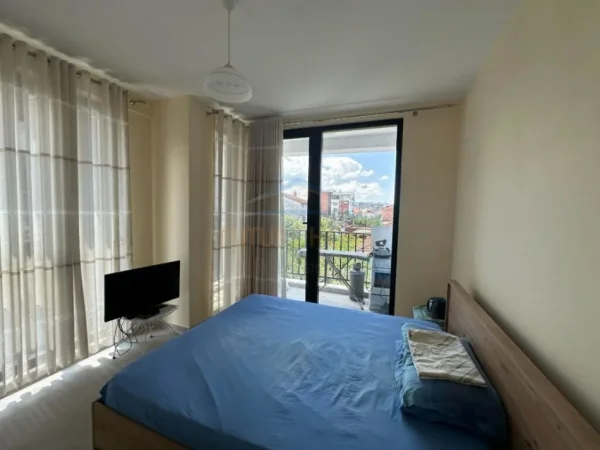 Tirane, jepet me qera apartament 1+1+Ballkon Kati 1, 58 m² 400 € (Ali Demi)