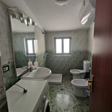 Tirane, jepet me qera apartament 2+1+Ballkon Kati 6, 70 m² 480 € (BULEVARDI ZOGU I PARE)