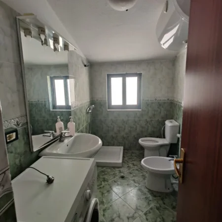 Tirane, jepet me qera apartament 2+1+Ballkon Kati 6, 70 m² 480 € (BULEVARDI ZOGU I PARE)