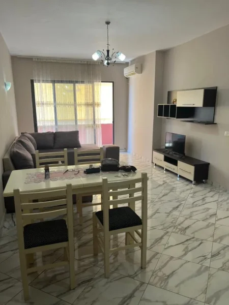 Tirane, jepet me qera apartament 2+1 Kati 7, 100 m² 500 € (Amarikan 3, Kombinat)