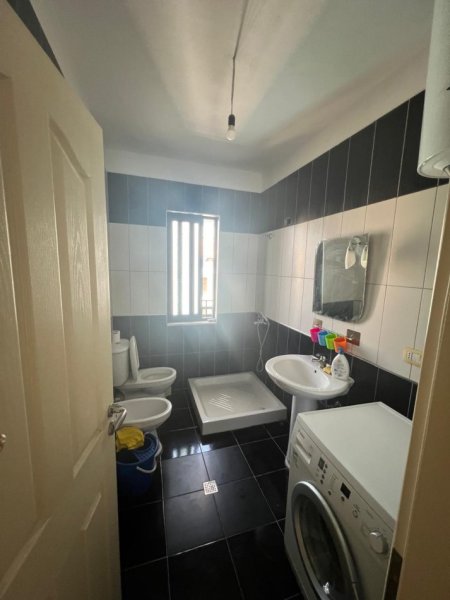Tirane, jepet me qera apartament 2+1 Kati 7, 100 m² 500 € (Amarikan 3, Kombinat)