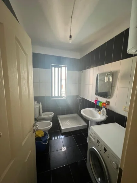 Tirane, jepet me qera apartament 2+1 Kati 7, 100 m² 500 € (Amarikan 3, Kombinat)