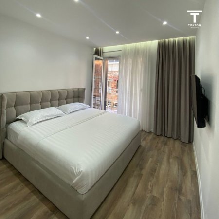 Tirane, jepet me qera apartament 2+1 Kati 1, 75 m² 900 € (rruga e bogdaneve, Tirane)