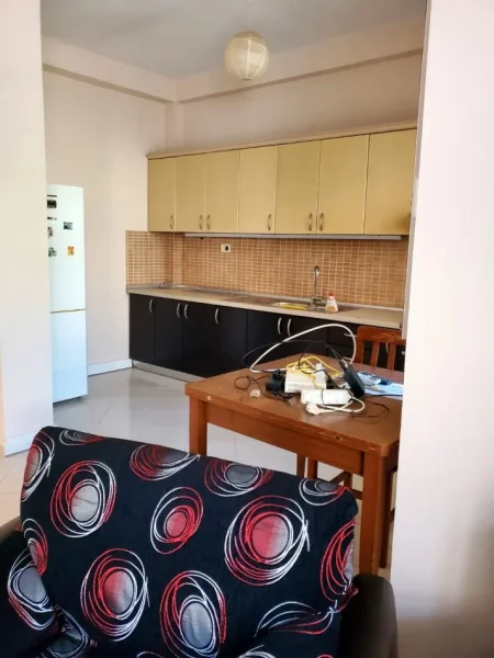 Tirane, jepet me qera apartament 3+1 Kati 2, 150 m² 500 € (Selite)