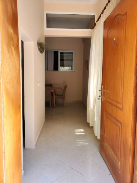 Tirane, jepet me qera apartament 3+1 Kati 2, 150 m² 500 € (Selite)
