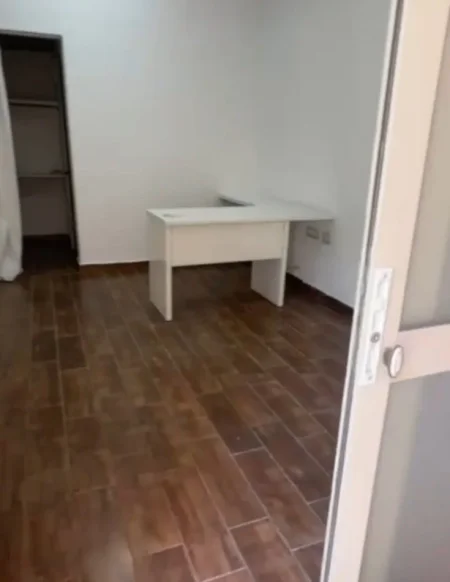 Tirane, jepet me qera dyqan Kati 0, 33 m² 330 € 