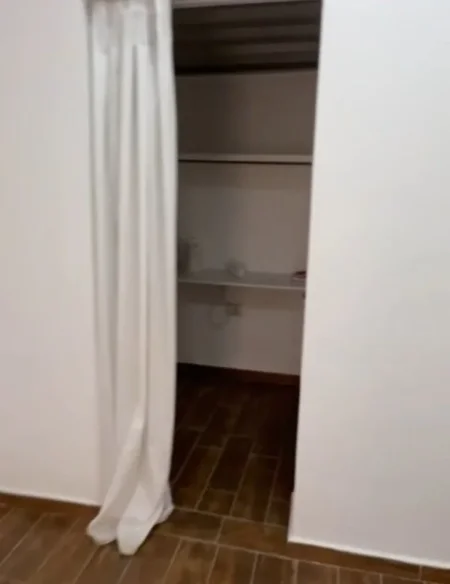 Tirane, jepet me qera dyqan Kati 0, 33 m² 330 € 