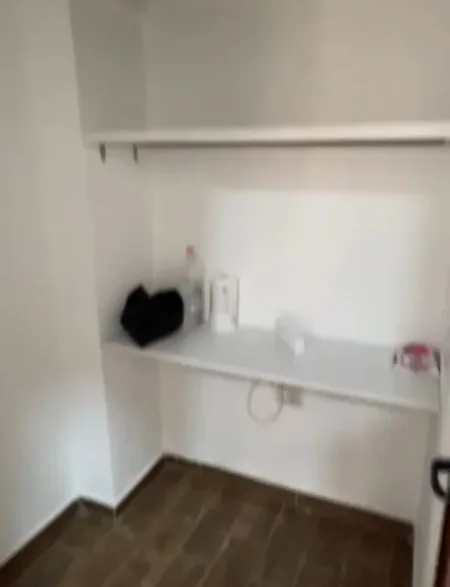 Tirane, jepet me qera dyqan Kati 0, 33 m² 330 € 