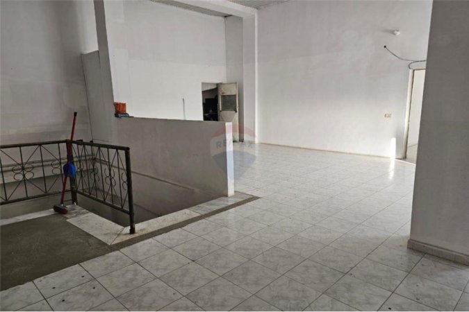 Tirane, jepet me qera ambjent biznesi Kati 2, 360 m² 800 € (Rruga &quot;Dhimo Dhima&quot;)