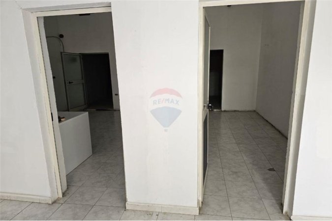 Tirane, jepet me qera ambjent biznesi Kati 2, 360 m² 800 € (Rruga &quot;Dhimo Dhima&quot;)