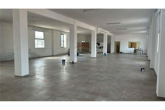 Tirane, jepet me qera ambjent biznesi Kati 0, 140 m² 800 € (Rruga &quot;Dhimo Dhima&quot;)