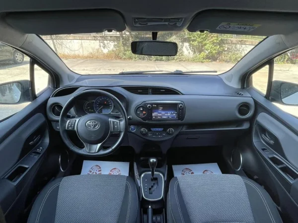 Tirane, shes makine elektrike TOYOTA YARIS HIBRID Hidrogjen, e bardhë automatik Klima 1 €