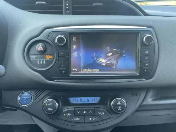 Tirane, shes makine elektrike TOYOTA YARIS HIBRID Hidrogjen, e bardhë automatik Klima 1 €