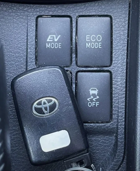 Tirane, shes makine elektrike TOYOTA YARIS HIBRID Hidrogjen, e bardhë automatik Klima 1 €