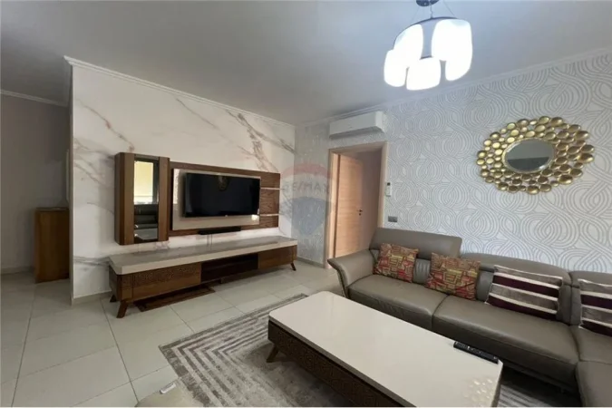 Tirane, jepet me qera apartament 2+1 Kati 2, 100 m² 600 € (Rruga e Dibres, Shkolla e Bashkuar)