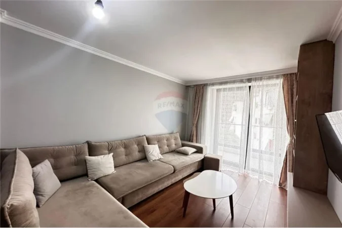 Tirane, jepet me qera apartament 1+1 , 75 m² 550 € (Fusha e Aviacionit)